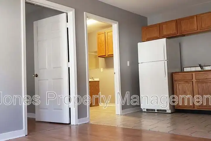 120 W 52 Bypass unit E-6 - Pilot Mountain, NC | Rent.