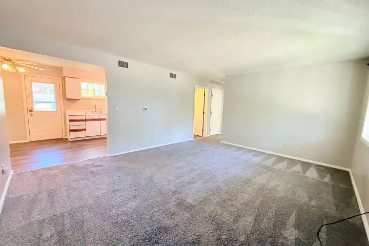 1122 West Ave unit Upper - Normal, IL | Rent.