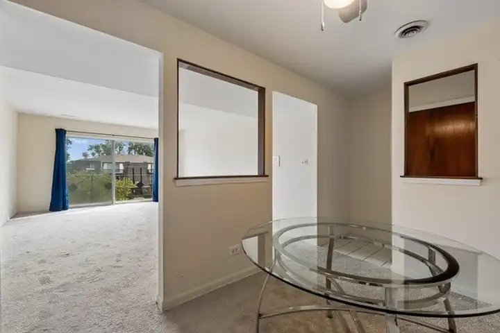 10308 Circle Dr #302 - Oak Lawn, IL | Rent.