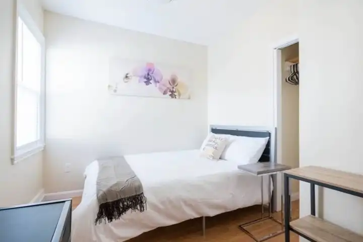8 Eliot Ave unit 3 Room D - Brookline, MA | Rent.