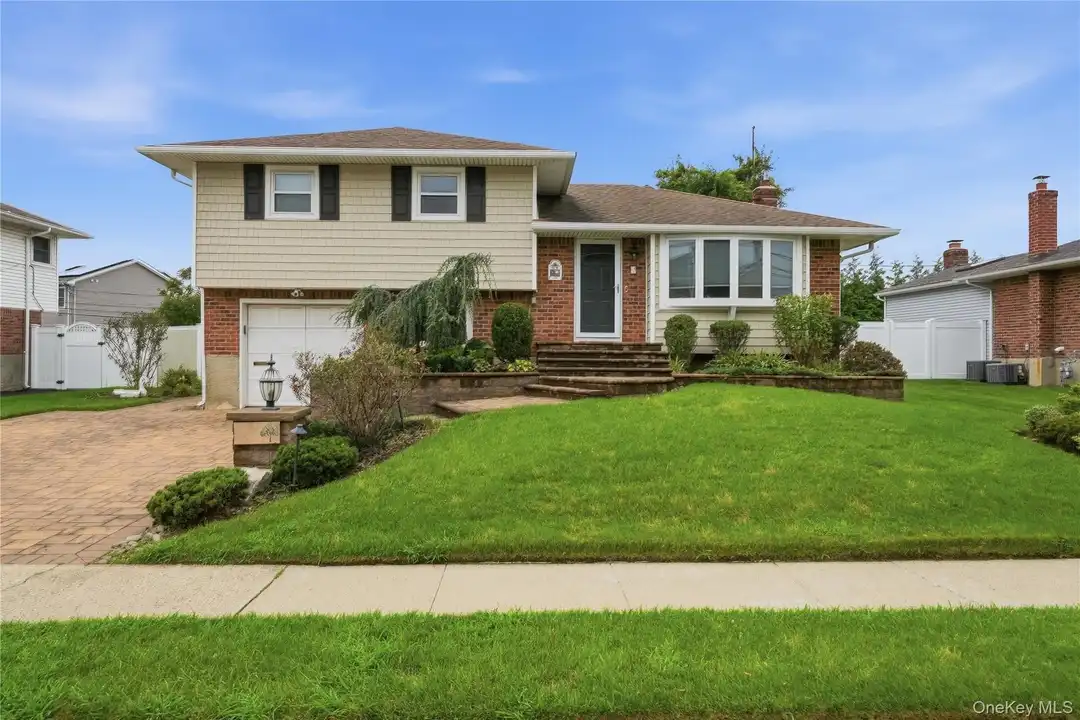 14 Oak Dr – photo 1 of 33