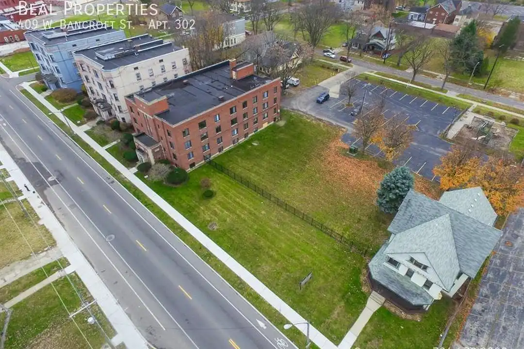 409 W Bancroft St – photo 1