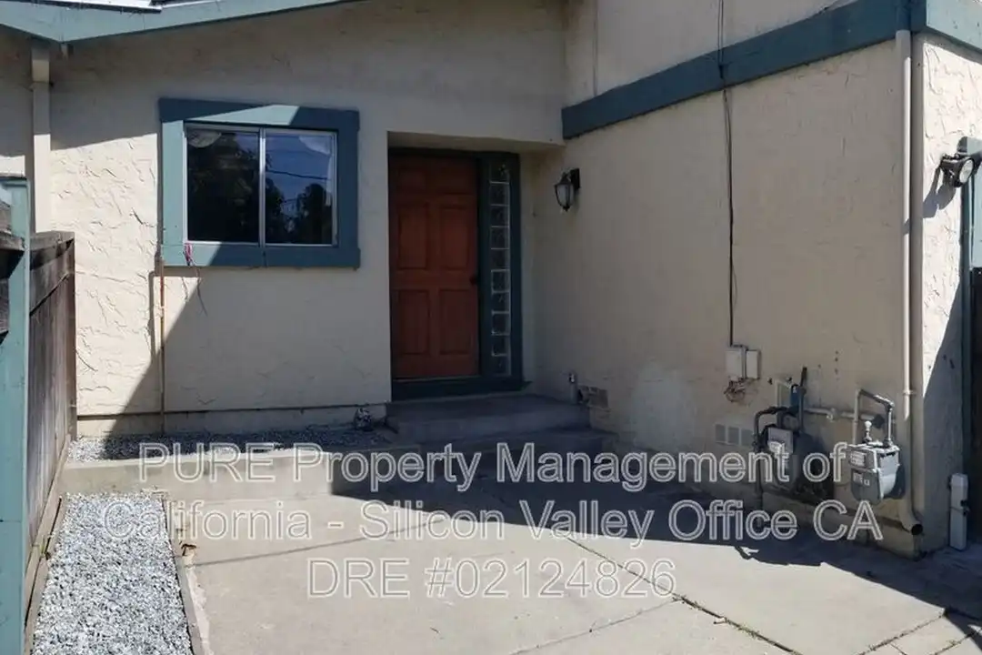 5485 Soquel Dr - View 3