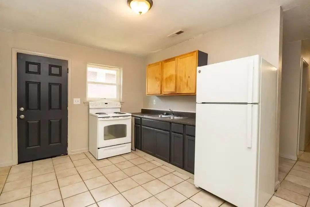 852 Arlington Ave unit 852 – photo 1
