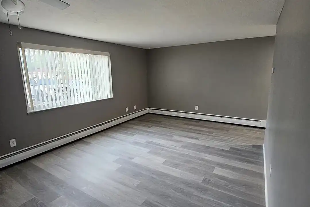 Foster Garden Apartments – photo 1 of 14