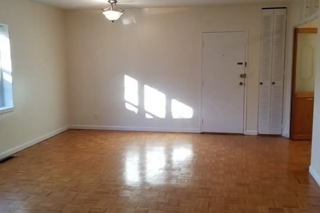 169 Lake Shore Rd unit 2 - View 4