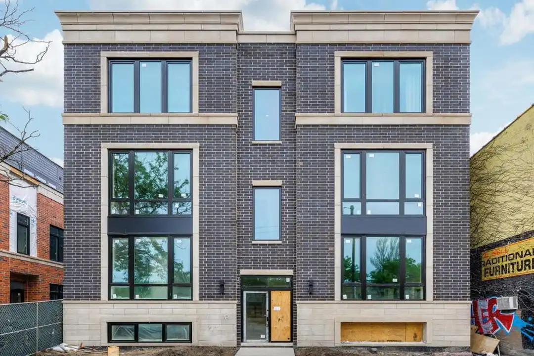 Apartment in Chicago, West Ridge - View 2