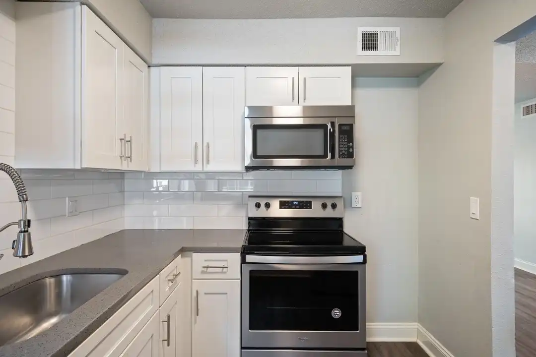 423 Maple Blvd unit 423 - 2W - View 5