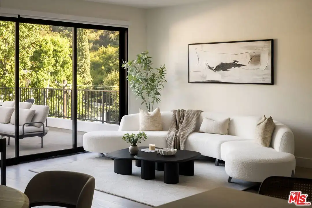 Apartment in Los Angeles - View 4