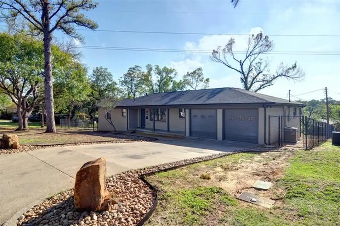 House in Fort Worth - View 4