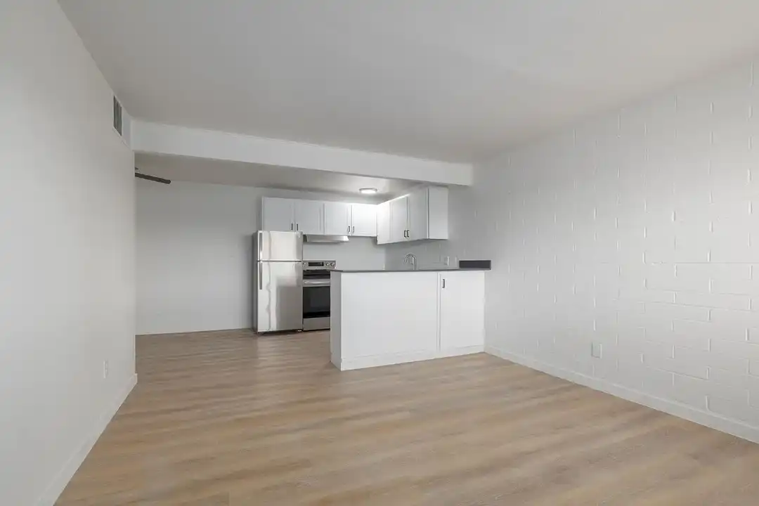 Apartment in Tucson - More