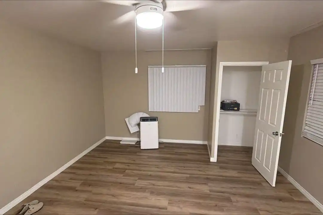 1602 W Juno Ave unit 08-09 - View 3