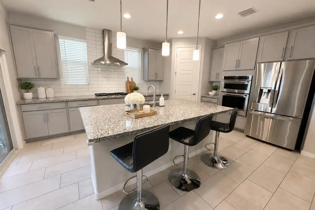 1131 S Jay St - View 4