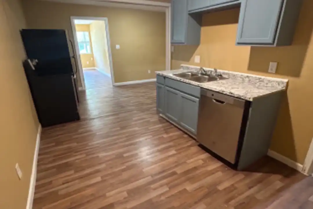 101 SE 8th St - View 2