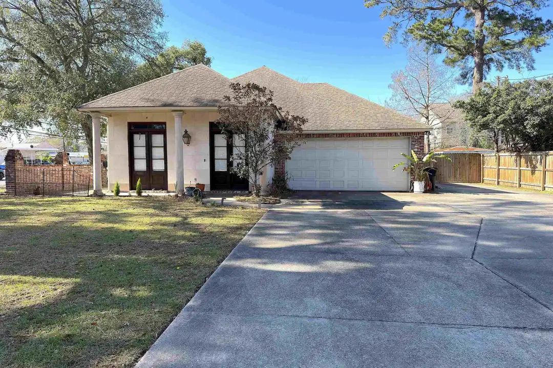 5855 Government St – photo 1