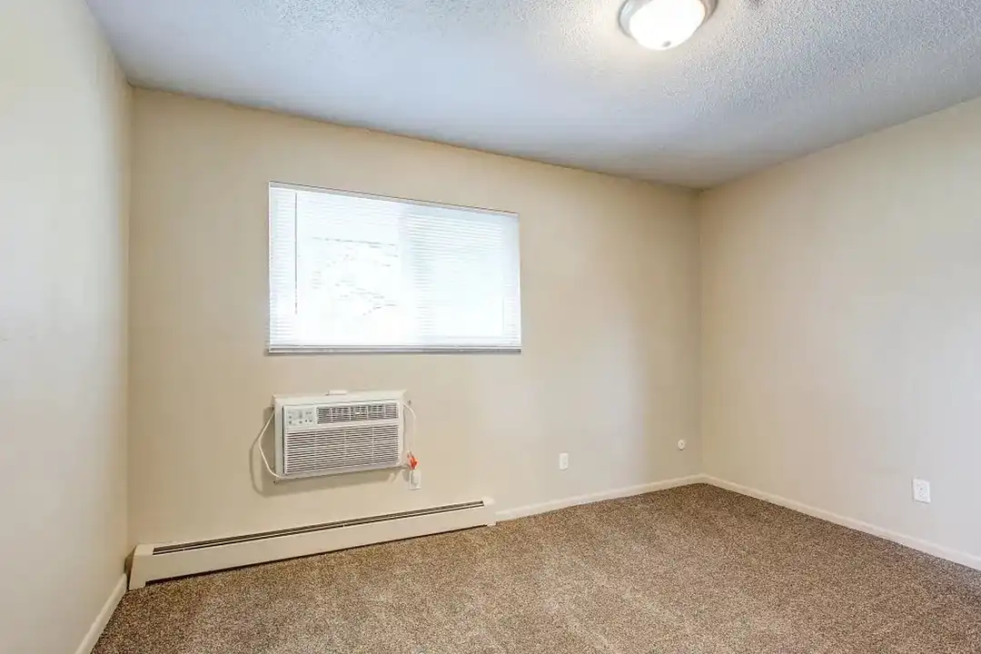Country Club Apartments – photo 1 of 4