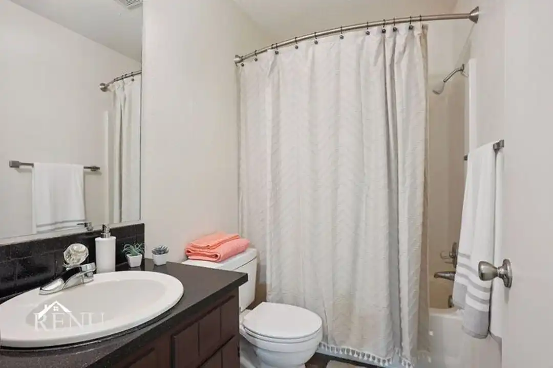 527 Michael St - More
