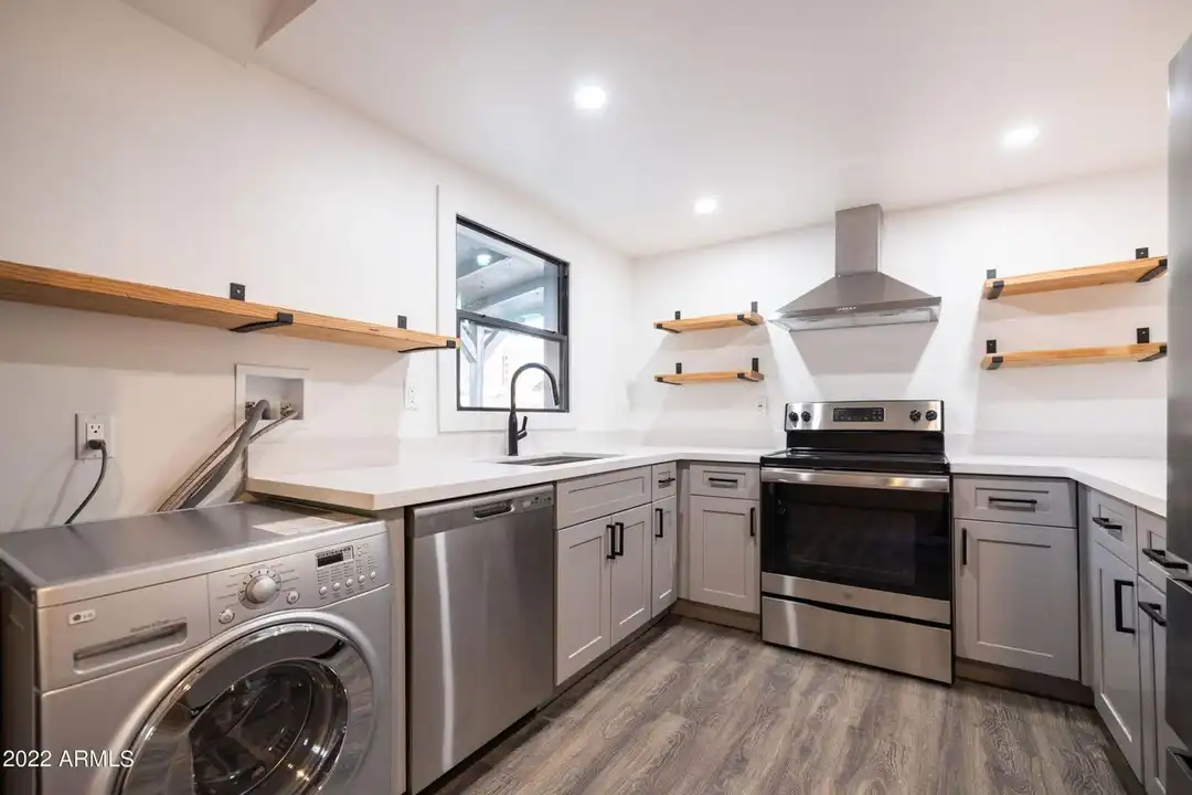 326 N 17th Dr unit #3 - More