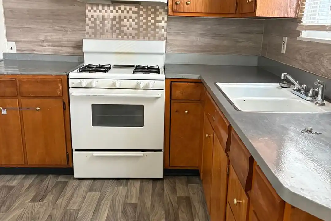 Apartment in Cleveland, Glenville, Cuyahoga - View 4