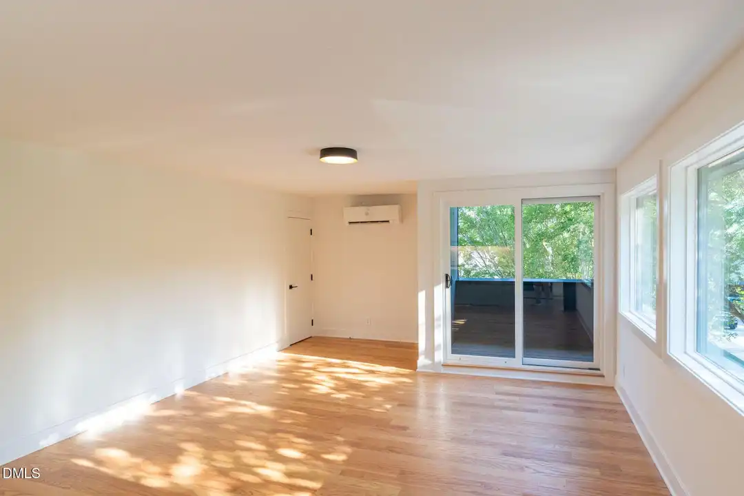 402 E Martin St - View 6