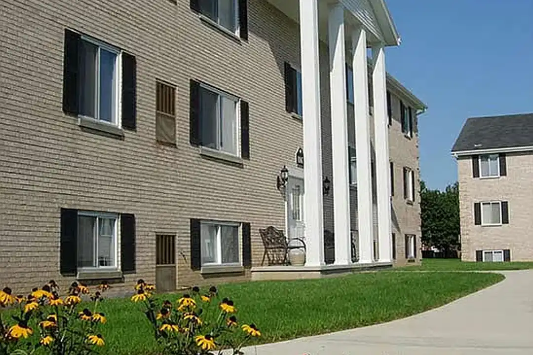 Woodview Commons Apartments – photo 1 of 11
