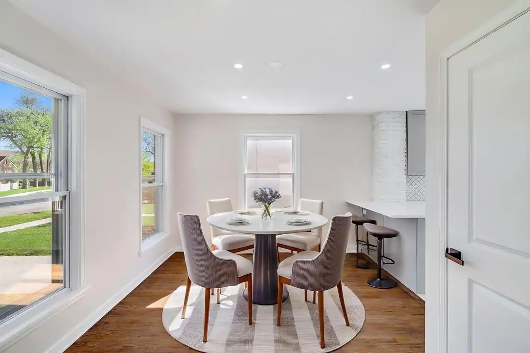 248 Adelaide Pl - More