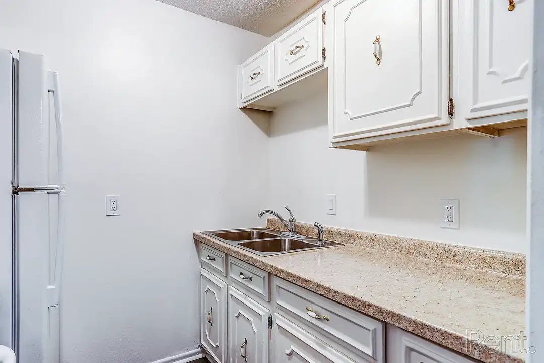 Golfview Apartments – photo 1 of 28