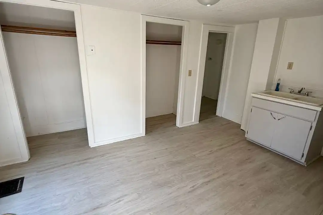 2200 Rebecca St unit 2200 Rebecca St 1/2 - More