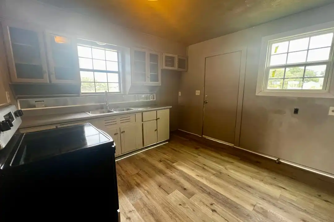 220 N 6th St - View 3