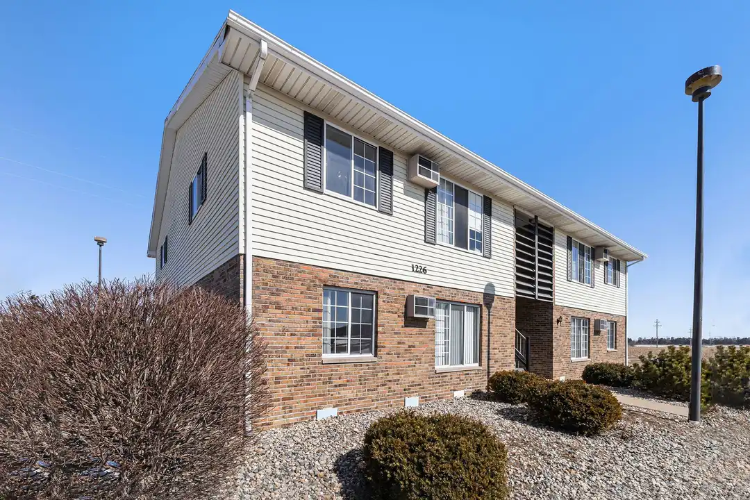 1226 N Hemlock Rd – photo 1 of 30