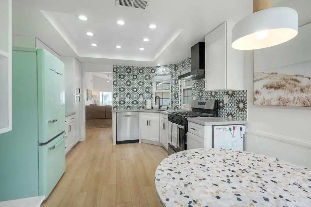 6817 Watercourse Dr - More