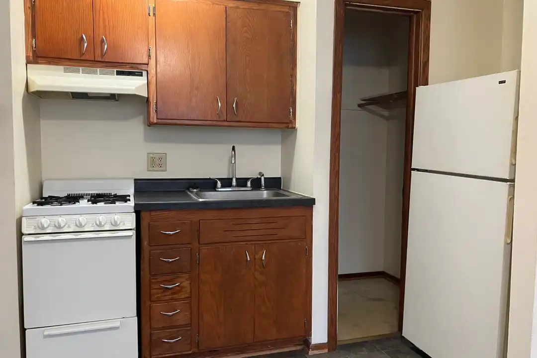 Apartment in Burlington - View 3