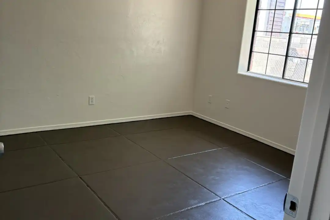 1036 N 13th Ave unit A - View 3