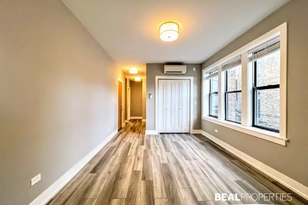3943 N Janssen Ave unit N1 - View 2
