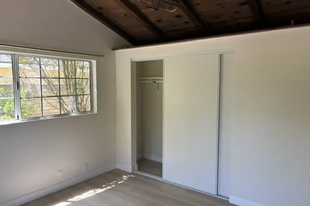 37 W Sierra Madre Blvd - More