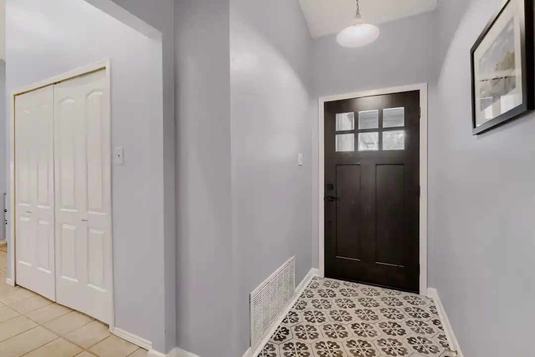 8804 United Kingdom Dr - View 3