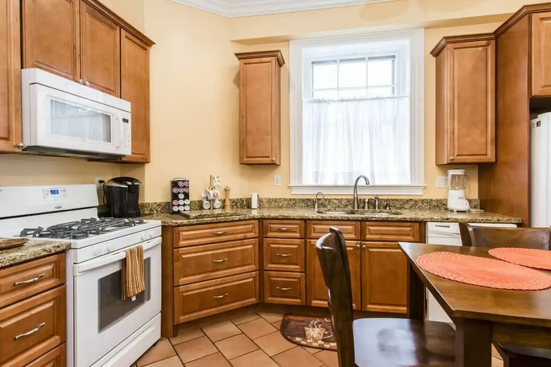 82 Highland St - View 4