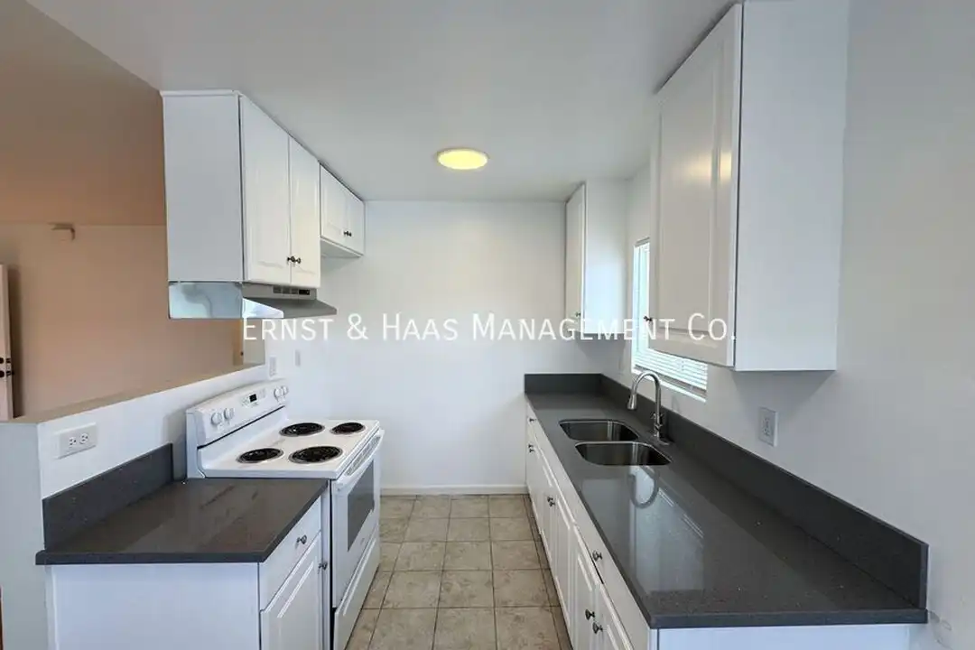 840 Walnut Ave - View 5