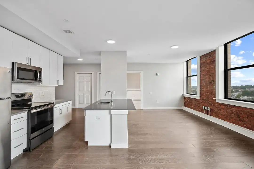 210 Main - 210 Main St - Hackensack, NJ | Rent.