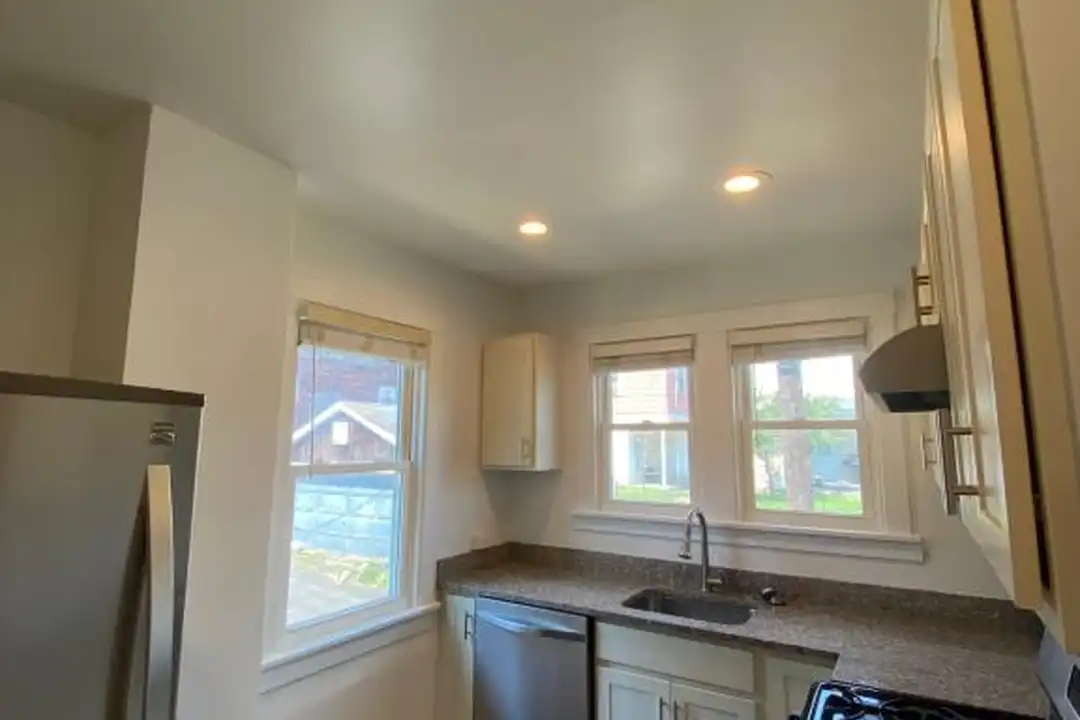 1310 Martha St – photo 1 of 8