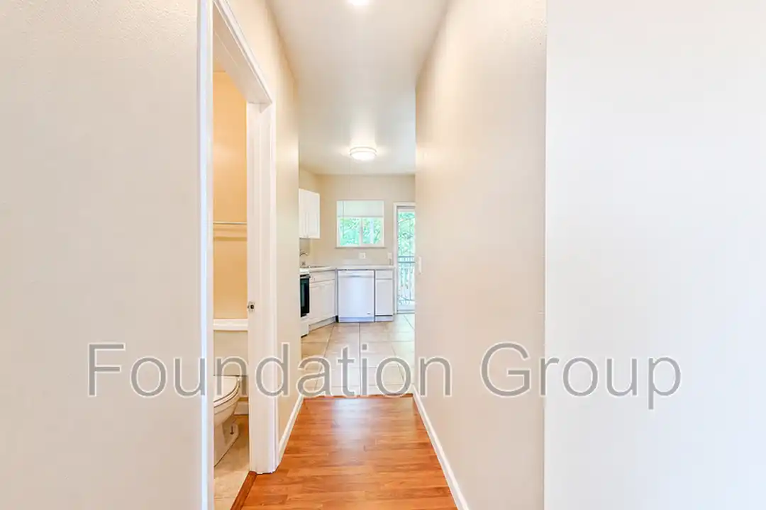 842 Davis Pl S unit 7 - Më shumë