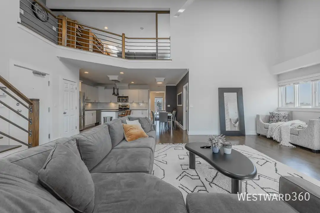 2033 W Superior St - View 3