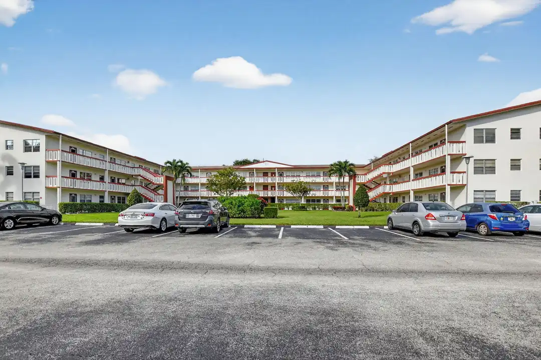 277 Brighton Dr unit G - View 4