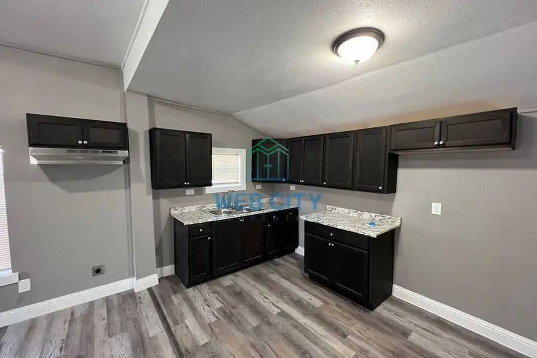 4024 Myrtle St - View 6