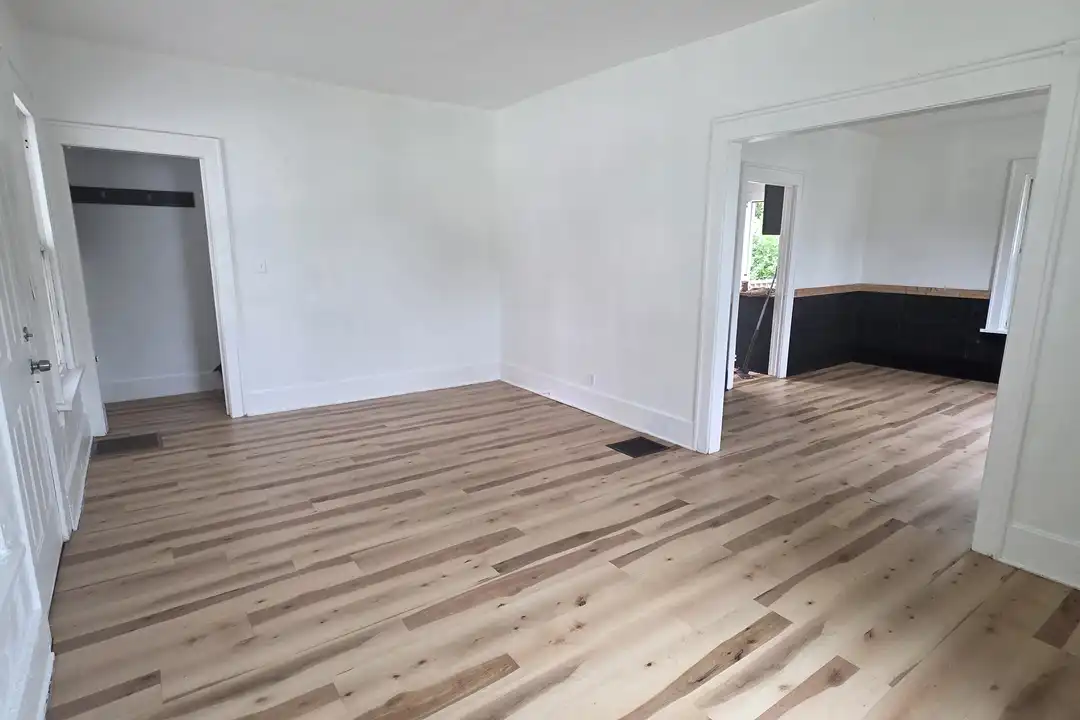 1063 W 12th St – photo 1
