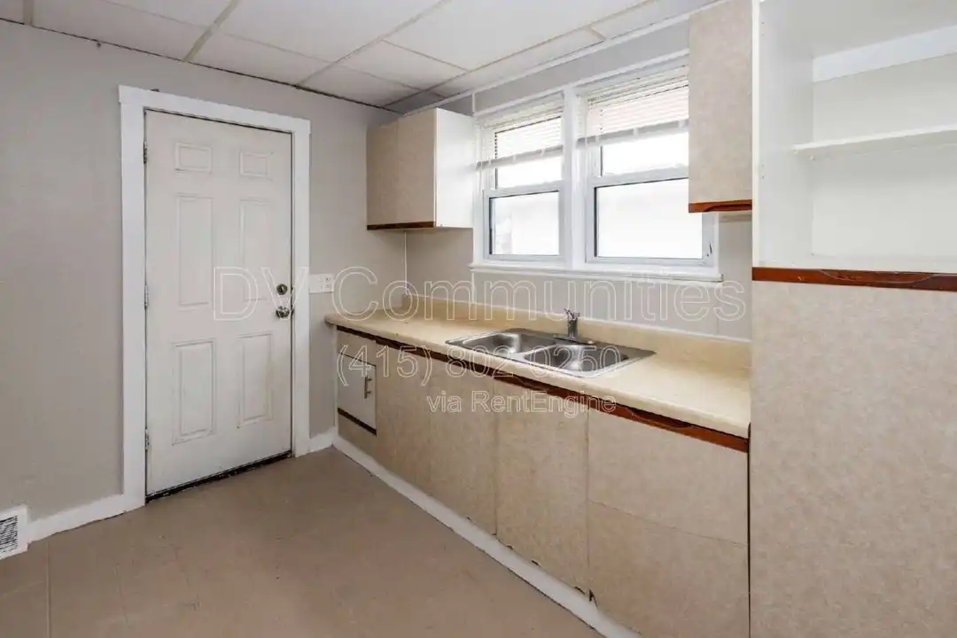3818 Highland Rd – pohled 6