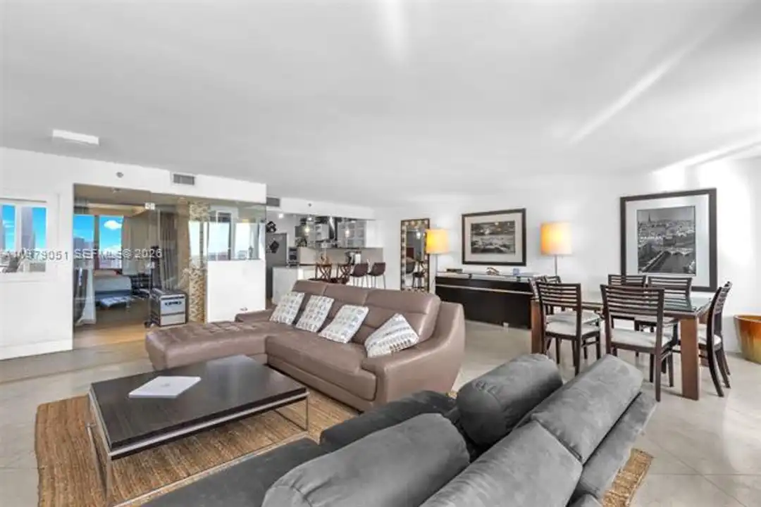 Apartment in Miami - View 5