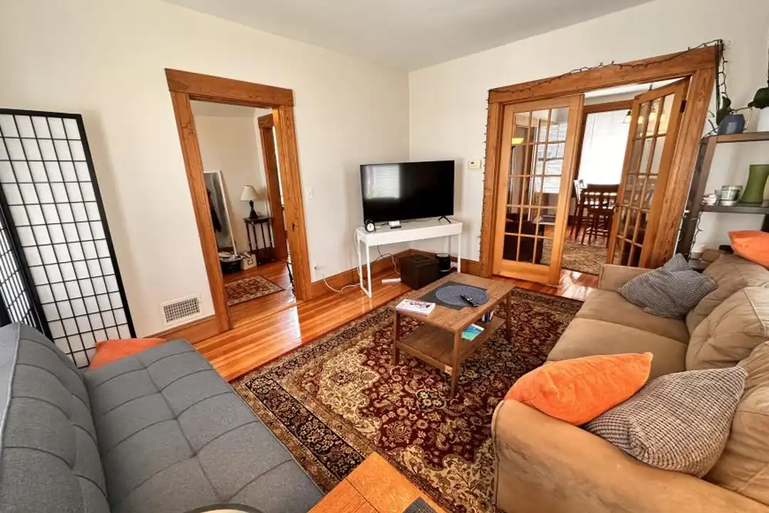 16 Middle St – photo 1 of 10