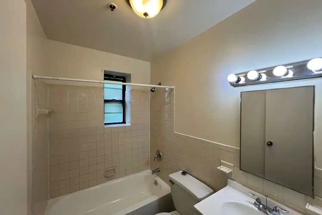 Apartment in Newark - View 5