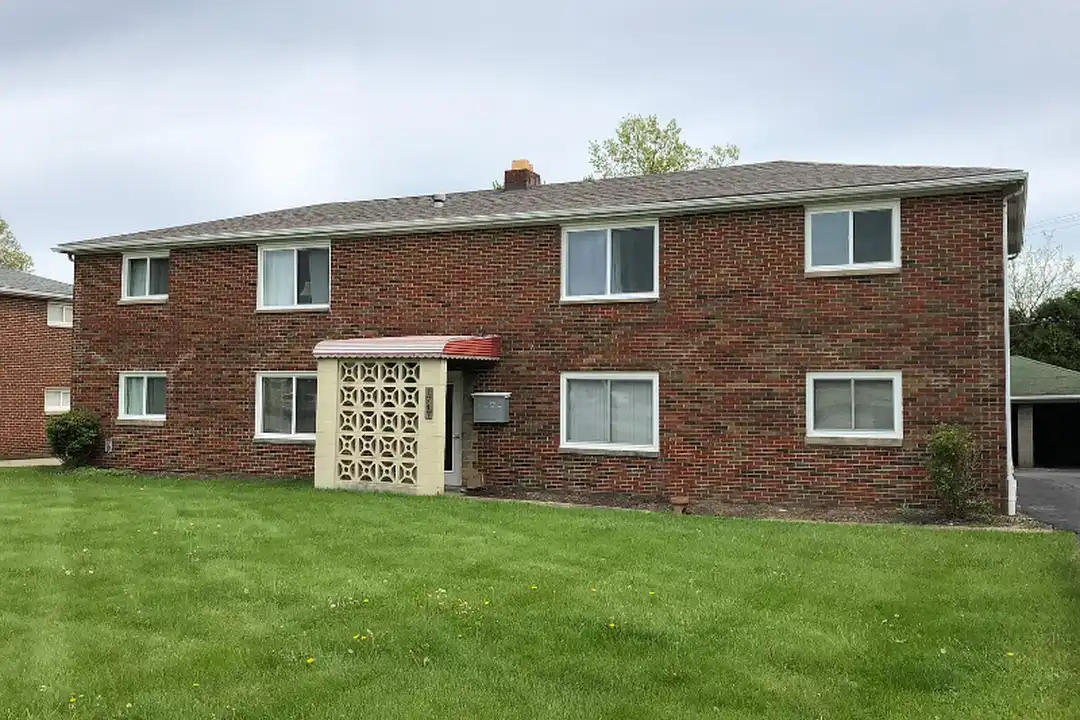 1747 Portage Trail unit 4 – photo 1